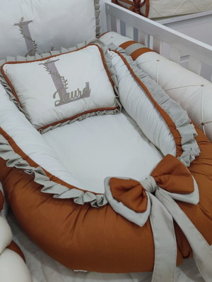 Ninho redutor off white com detalhes em terracota e cinza