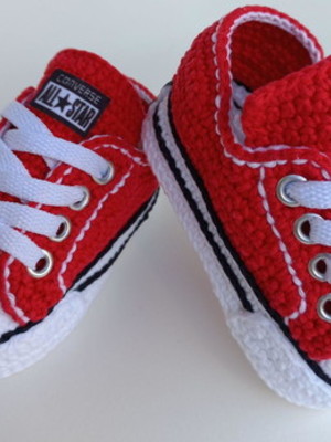 Tênis cano curto vermelho de crochê