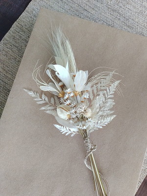 Mini buque para convite com flores desidratadas