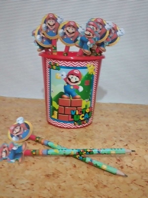Kit 40 lápis personalizado com aplique mario