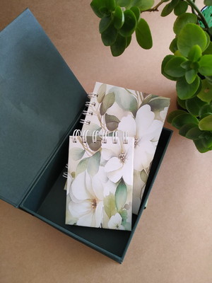 Caixa com caderno e bloco