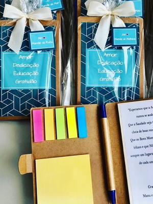 Bloco de anotações personalizado com auto adesivos