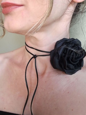 Flor de pescoço / choker de flor