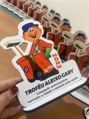 Troféus em mdf
