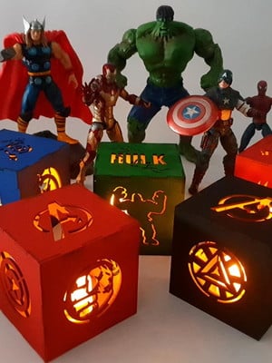 Lembrancinha ou centro de mesa luminária mdf vingadores