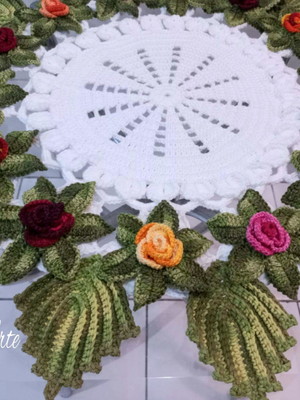 Toalha de mesa em crochê redonda com flores