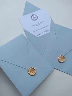 Convite casamento azul serenity com lacre