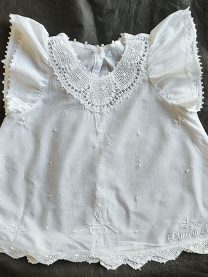 Vestido infantil com renda renascença