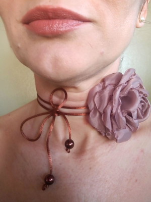 Choker de flor/ flor de pescoço