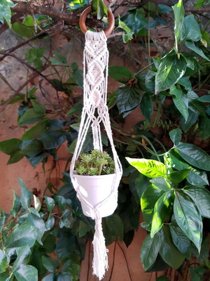 Suporte de vaso em macramé
