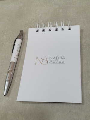 Kit bloquinho e caneta com logo capa maleável