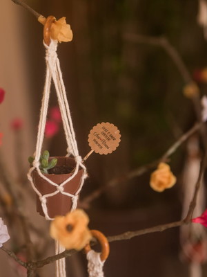Mini suporte para vasos em macrame