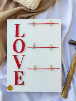 Quadro string art - love com varal de fotos