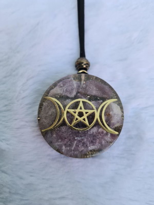Orgonite colar triluna lua triplíce.