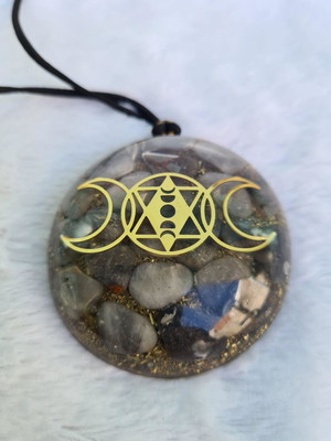 Orgonite colar triluna lua triplíce.