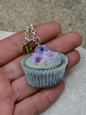 Colar cup cake madeira corte laser