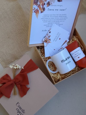 Caixa padrinhos com caneca, gravata e manual terracota
