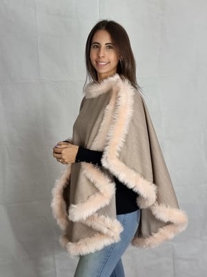 Pelerine com pele sintética rosa