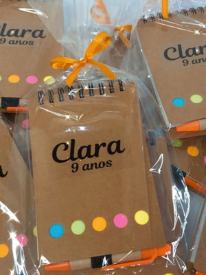 Bloco de anotações com autoadesivos e caneta personalizado