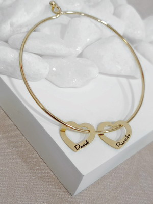 Pulseira bracelete com 2 corações personalizado com nome