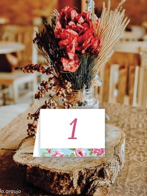 Arte digital totem numeração display de mesa flores 01
