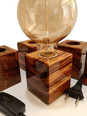 Abajur luminaria cubo de mesa madeira rajada verniz brilho