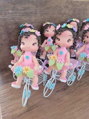 Boneca personalizada na bicicleta jardim encantado