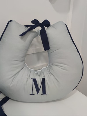 Almofada para amamentação cinza com azul marinho