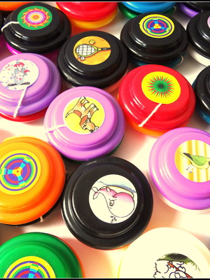 12 ioiôs leves 6cm com desenhos prontos e aleatórios