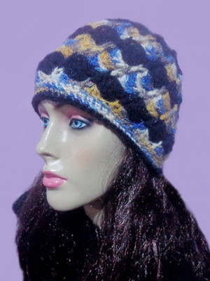 Gorro feminino em crochê feito c/ lã pronta entrega!