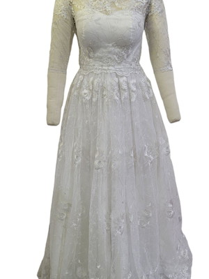 Vestido de noiva longo em tule bordado