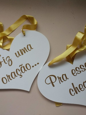 Placa para cadeira dos noivos fiz uma oração branca