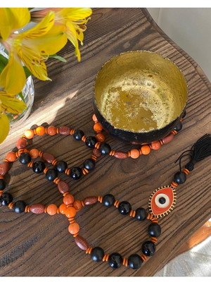 Colar de mesa decorativo madeira preta e olho grego laranja