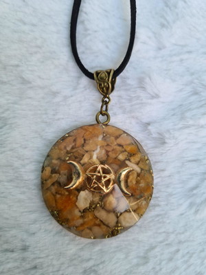 Orgonite colar triluna lua triplíce.