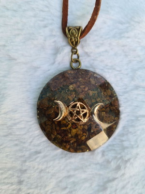 Orgonite colar triluna lua triplíce.