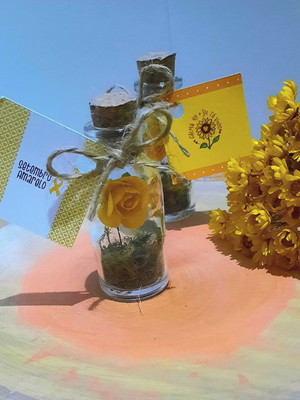 Vidrinho com florzinha- setembro amarelo