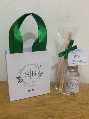 Kit sacolinha personalizada + aromatizador casamento