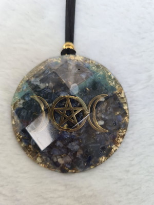 Orgonite colar triluna lua triplíce.