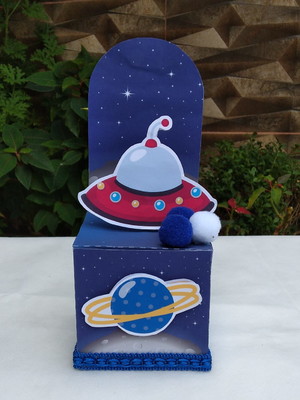 Caixa cubo cenário astronauta clássico