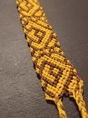 Bracelete em macramê