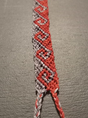 Pulseira onda grega em macramê