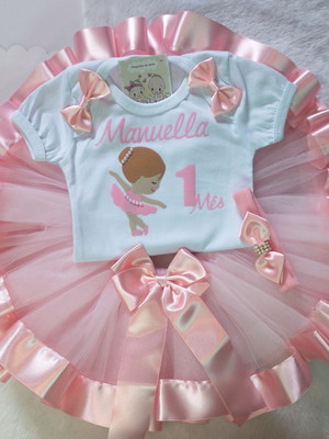 Bory bailarina mêsversario com saia de tule e lacinho ??