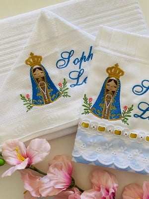 Toalha de banho com capuz + toalha de boca nossa senhora