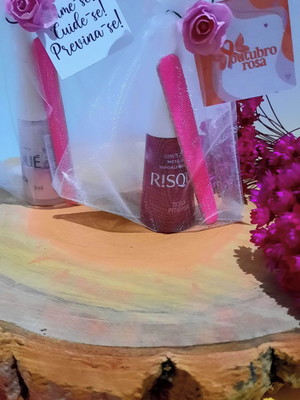 Saquinho com esmalte e mini lixa- outubro rosa