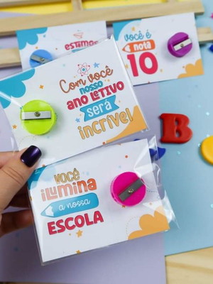 Card com apontador volta as aulas