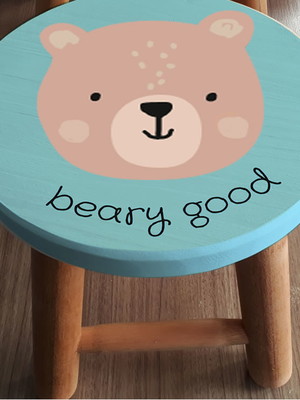 Banquinho infantil beary good ursinho fundo azul
