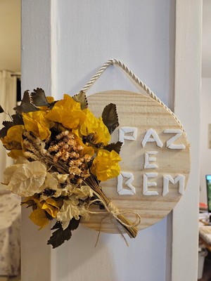 Mosaico palavras com flores - paz e bem