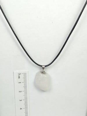 Pingente de quartzo branco com cordão - pedra natural