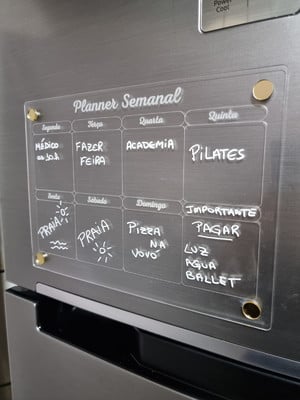 Planner semanal em acrílico para geladeira