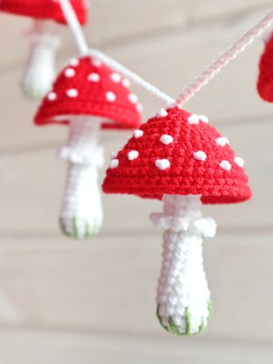 Varal decorativo cogumelo amigurumi